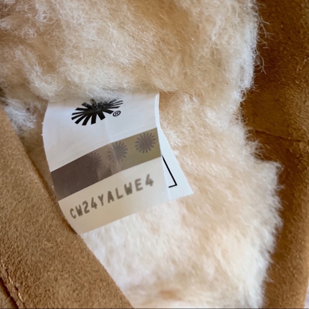 UGG Chestnut Classic Short Waterproof Boots - Picture 7 of 8